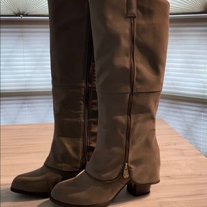 Fergalicious Women’s Ledge Boots